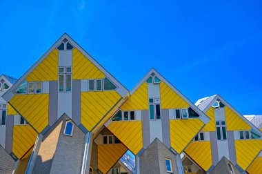 Rotterdam küp evler, Hollanda güneşli bir günde.