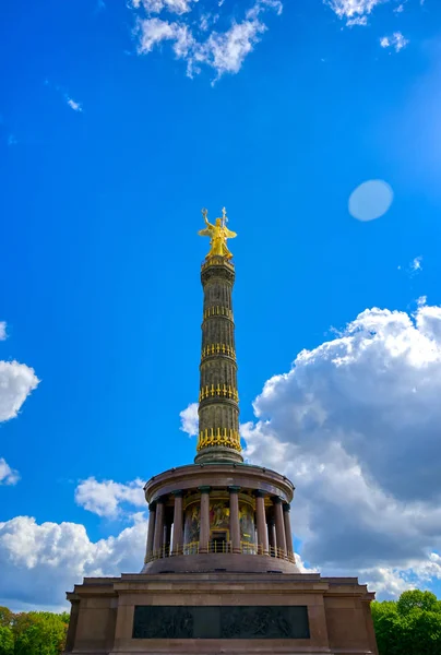 胜利柱位于德国柏林的蒂尔加滕 — 图库照片