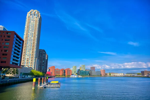 Rotterdam, Hollanda şehrindeki kanallar ve su yolları.