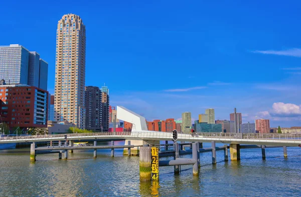 Rotterdam, Hollanda şehrindeki kanallar ve su yolları.