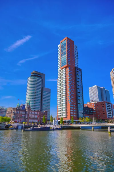 Rotterdam, Hollanda şehrindeki kanallar ve su yolları.