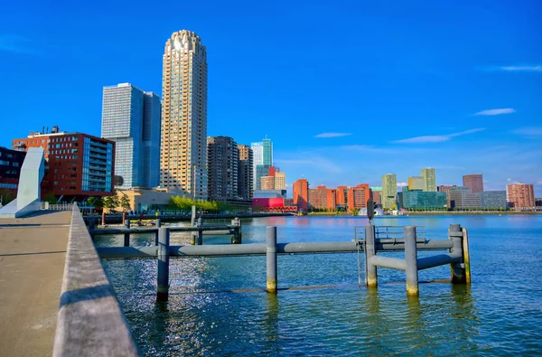 Rotterdam, Hollanda şehrindeki kanallar ve su yolları.