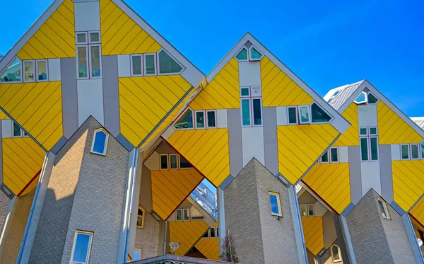 Rotterdam küp evler, Hollanda güneşli bir günde.