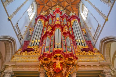 Haarlem, Hollanda - 30 Nisan 2019 - Hollanda'nın Haarlem kentindeki St. Bavo Kilisesi'nin iç mekanı.