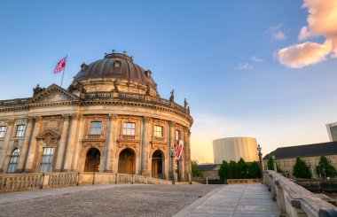 Berlin, Almanya - 4 Mayıs 2019 - Berlin Mitte ilçesinde Museum Island'da bulunan Bode Müzesi, Almanya'nın en iyi.