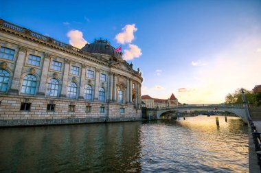 Berlin, Almanya - 4 Mayıs 2019 - Berlin Mitte ilçesinde Museum Island'da bulunan Bode Müzesi, Almanya'nın en iyi.