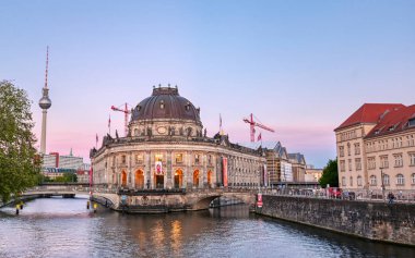 Berlin, Almanya - 4 Mayıs 2019 - Berlin Mitte ilçesinde Museum Island'da bulunan Bode Müzesi, Almanya'nın en iyi.