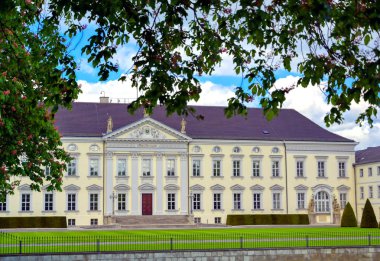 Berlin, Almanya - 5 Mayıs 2019 - Bellevue Sarayı, Berlin'in Tiergarten bölgesinde bulunan Federal Almanya Federal Cumhuriyeti Federal Başkanı'nın resmi ikametgahı.