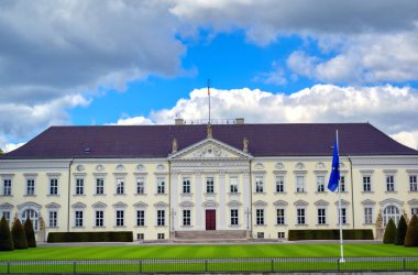 Berlin, Almanya - 5 Mayıs 2019 - Bellevue Sarayı, Berlin'in Tiergarten bölgesinde bulunan Federal Almanya Federal Cumhuriyeti Federal Başkanı'nın resmi ikametgahı.