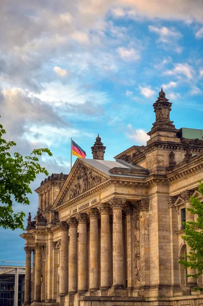 Κτίριο Του Ράιχσταγκ Βρίσκεται Στο Βερολίνο Της Γερμανίας Οποίο Στεγάζει — Φωτογραφία Αρχείου