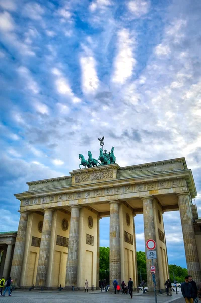 2019年5月3日 日落时勃兰登堡门位于德国柏林市的巴黎广场 — 图库照片