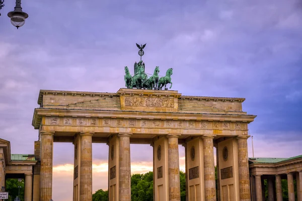 勃兰登堡门位于德国柏林市的Pariser Platz — 图库照片