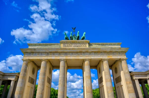 勃兰登堡门位于德国柏林市的Pariser Platz — 图库照片
