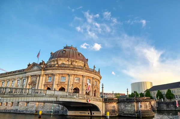 Berlin, Almanya - 4 Mayıs 2019 - Berlin Mitte ilçesinde Museum Island'da bulunan Bode Müzesi, Almanya'nın en iyi.