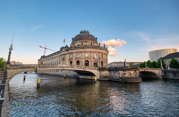 Berlin, Almanya - 4 Mayıs 2019 - Berlin Mitte ilçesinde Museum Island'da bulunan Bode Müzesi, Almanya'nın en iyi.