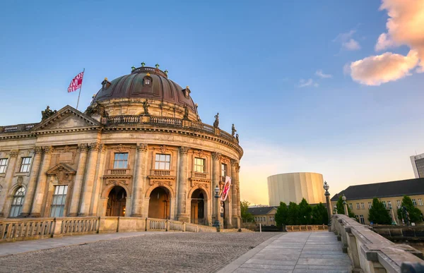 Berlin, Almanya - 4 Mayıs 2019 - Berlin Mitte ilçesinde Museum Island'da bulunan Bode Müzesi, Almanya'nın en iyi.