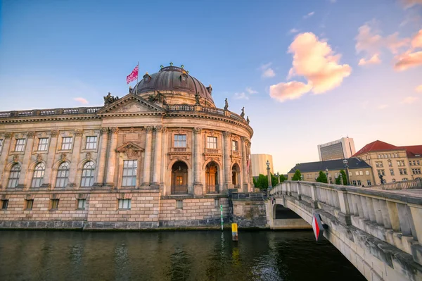 Berlin, Almanya - 4 Mayıs 2019 - Berlin Mitte ilçesinde Museum Island'da bulunan Bode Müzesi, Almanya'nın en iyi.