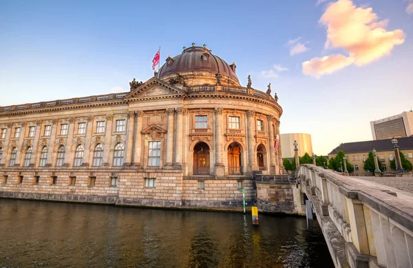 Berlin, Almanya - 4 Mayıs 2019 - Berlin Mitte ilçesinde Museum Island'da bulunan Bode Müzesi, Almanya'nın en iyi.