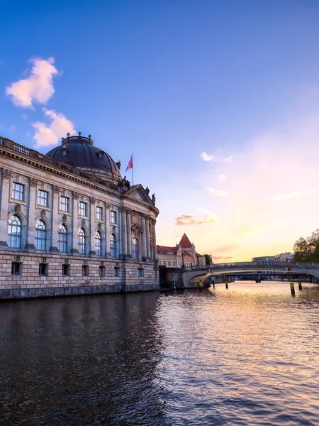 Berlin, Almanya - 4 Mayıs 2019 - Berlin Mitte ilçesinde Museum Island'da bulunan Bode Müzesi, Almanya'nın en iyi.