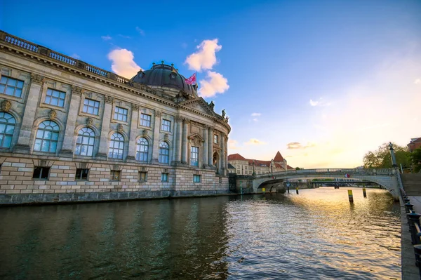 Berlin, Almanya - 4 Mayıs 2019 - Berlin Mitte ilçesinde Museum Island'da bulunan Bode Müzesi, Almanya'nın en iyi.