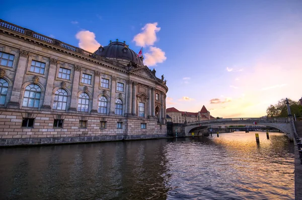 Berlin, Almanya - 4 Mayıs 2019 - Berlin Mitte ilçesinde Museum Island'da bulunan Bode Müzesi, Almanya'nın en iyi.