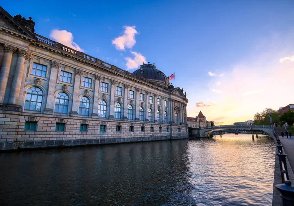 Berlin, Almanya - 4 Mayıs 2019 - Berlin Mitte ilçesinde Museum Island'da bulunan Bode Müzesi, Almanya'nın en iyi.