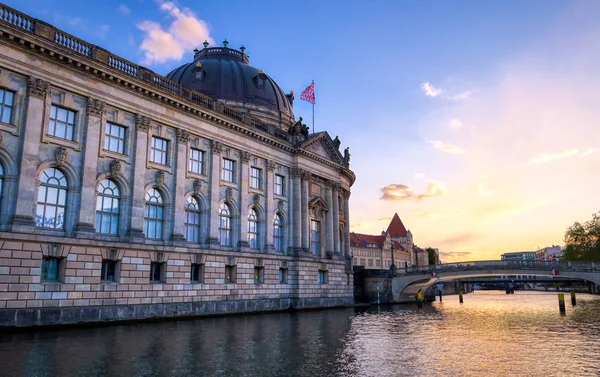 Berlin, Almanya - 4 Mayıs 2019 - Berlin Mitte ilçesinde Museum Island'da bulunan Bode Müzesi, Almanya'nın en iyi.