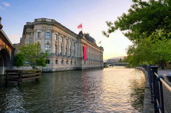 Berlin, Almanya - 4 Mayıs 2019 - Berlin Mitte ilçesinde Museum Island'da bulunan Bode Müzesi, Almanya'nın en iyi.