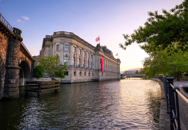 Berlin, Almanya - 4 Mayıs 2019 - Berlin Mitte ilçesinde Museum Island'da bulunan Bode Müzesi, Almanya'nın en iyi.