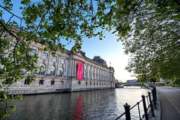 Berlin, Almanya - 4 Mayıs 2019 - Berlin Mitte ilçesinde Museum Island'da bulunan Bode Müzesi, Almanya'nın en iyi.