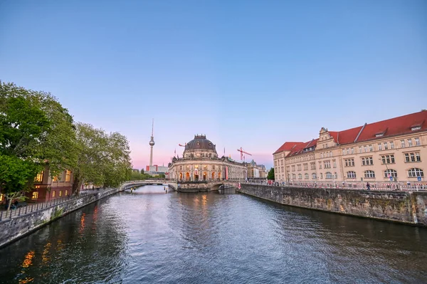 Berlin, Almanya - 4 Mayıs 2019 - Berlin Mitte ilçesinde Museum Island'da bulunan Bode Müzesi, Almanya'nın en iyi.