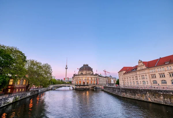 Berlin, Almanya - 4 Mayıs 2019 - Berlin Mitte ilçesinde Museum Island'da bulunan Bode Müzesi, Almanya'nın en iyi.