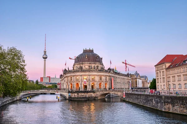 Berlin, Almanya - 4 Mayıs 2019 - Berlin Mitte ilçesinde Museum Island'da bulunan Bode Müzesi, Almanya'nın en iyi.