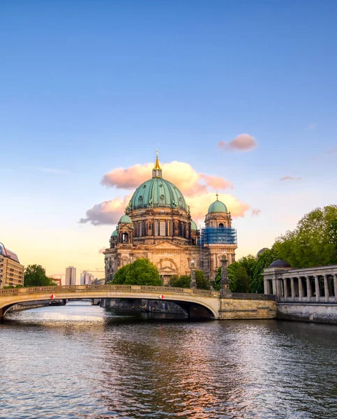 柏林大教堂位于德国柏林米特区的博物馆岛上 — 图库照片