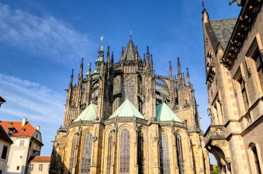 9. yüzyılda Çek Cumhuriyeti'nin Prag kentinde inşa edilen Prag Kalesi kompleksinin içindeki St. Vitus Katedrali.