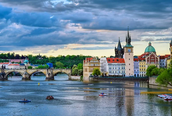 Blick Auf Die Prager Altstadt Und Die Karlsbrücke Über Die — Stockfoto