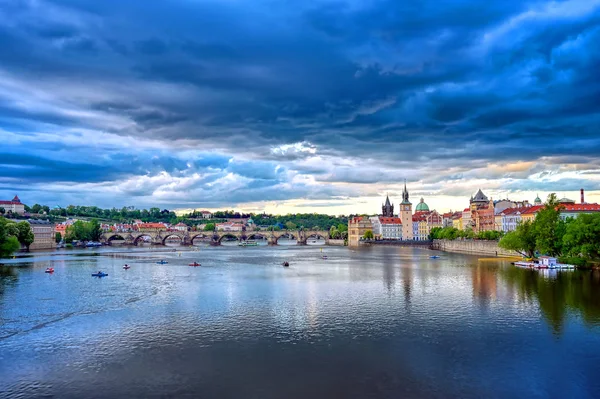 Blick Auf Die Prager Altstadt Und Die Karlsbrücke Über Die — Stockfoto