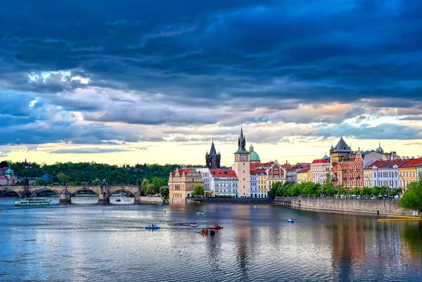 Prágai Óváros Károly Híd Megtekintése Moldva Folyó Mentén Prágában Csehországban — Stock Fotó