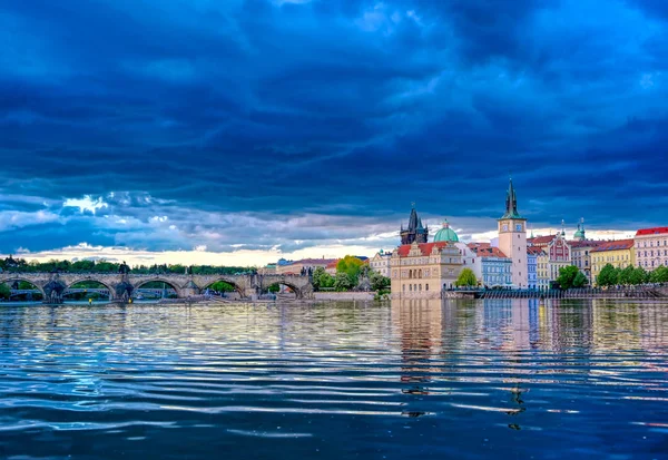 Blick Auf Die Prager Altstadt Und Die Karlsbrücke Über Die — Stockfoto