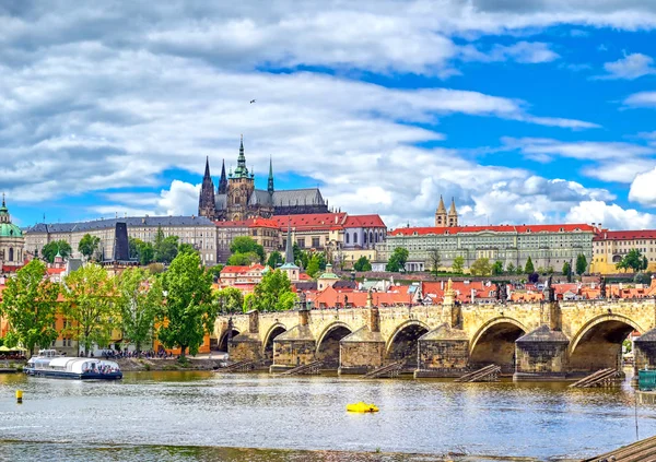 Blick Über Die Karlsbrücke Und Die Moldau Auf Die Prager — Stockfoto