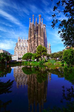 Barselona, İspanya - 15 Haziran 2019: La Sagrada Familia Katedrali. Mimar Antonio Gaudi tarafından tasarlandı ve 1882 'den beri yapım aşamasında..