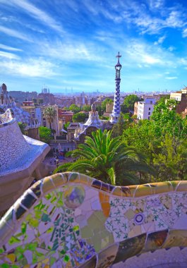 16 Haziran 2019 - Barselona, İspanya - Park Guell (1914), Antoni Gaudi tarafından İspanya 'nın Barselona kentinde tasarlanan ünlü mimari şehir sanatı..
