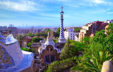 16 Haziran 2019 - Barselona, İspanya - Park Guell (1914), Antoni Gaudi tarafından İspanya 'nın Barselona kentinde tasarlanan ünlü mimari şehir sanatı..