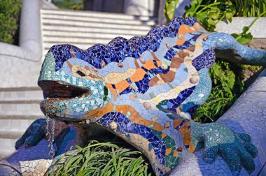 16 Haziran 2019 - Barselona, İspanya - Park Guell (1914), Antoni Gaudi tarafından İspanya 'nın Barselona kentinde tasarlanan ünlü mimari şehir sanatı..