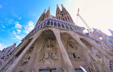 Barselona, İspanya - 15 Haziran 2019: La Sagrada Familia Katedrali. Mimar Antonio Gaudi tarafından tasarlandı ve 1882 'den beri yapım aşamasında..