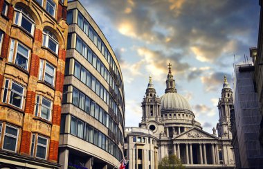 Londra 'nın merkezinde yer alan St. Paul Katedrali..