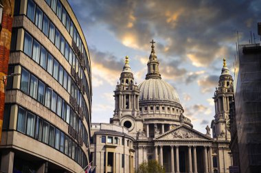 Londra 'nın merkezinde yer alan St. Paul Katedrali..