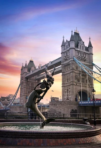 London Storbritannien April 2019 View Tower Bridge River Thames Girl — Stockfoto