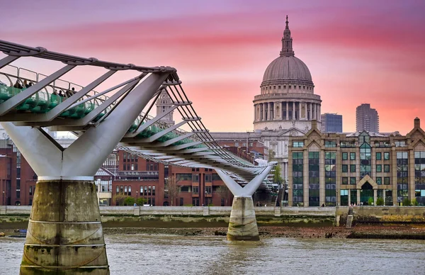 Una Vista Través Del Río Támesis Atardecer Hacia Catedral San —  Fotos de Stock