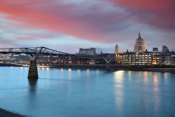 Blick Über Die Themse Der Abenddämmerung Auf Die Paul Cathedral — Stockfoto